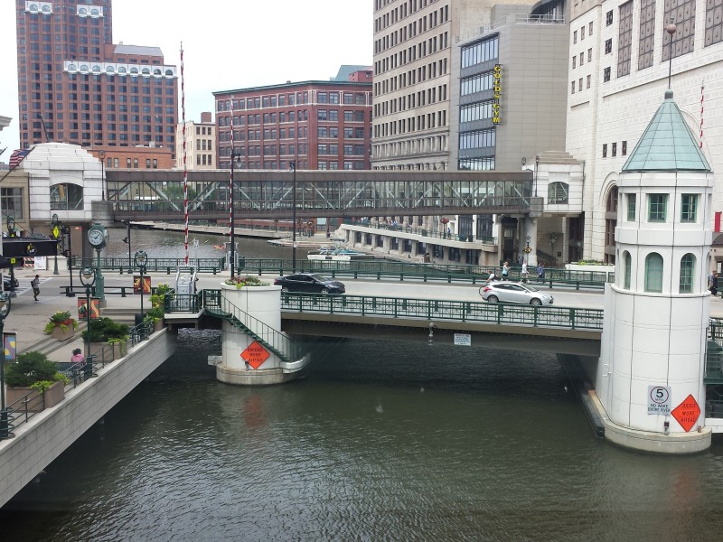 Wisconsin Avenue Bridge image